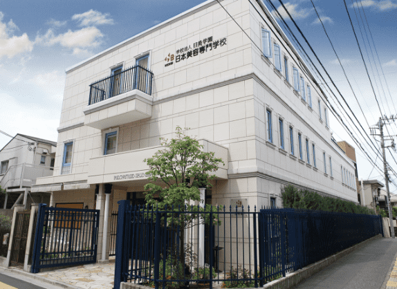 美容専門学校の学費は高い？免除制度の裏側と国家試験合格率の嘘を徹底検証