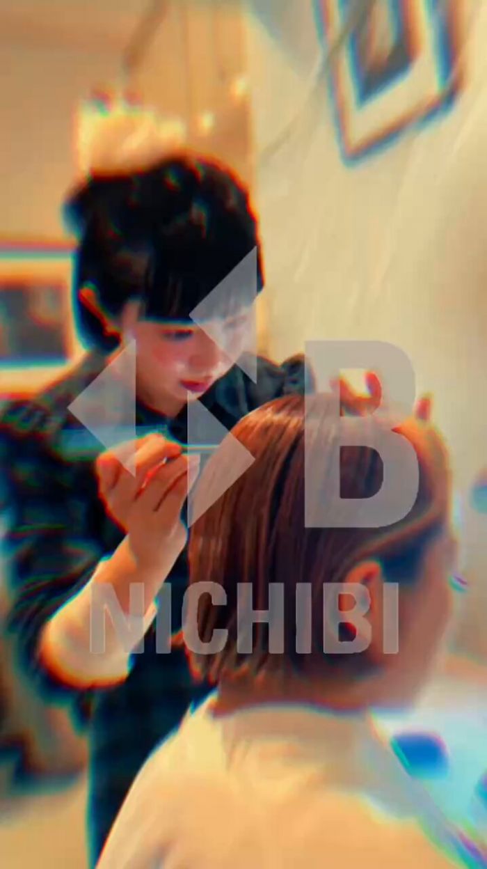Image for the Tweet beginning: ヘアデザイナーコース2年生
作品撮影の授業の様子です📸

モデル、ヘアメイク、衣装、写真の構図やライティングなど、全てを計算し、空間に落とし込み、自分の世界観をトータルで表現することを学びました🤨💭

#日美 #日本美容専門学校 #nichibi #作品撮り #クリエイティブ